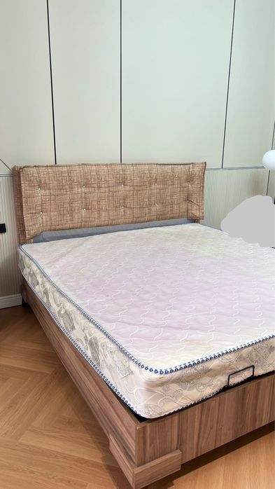 Двухспальный кровать с матрасом, срочно торг