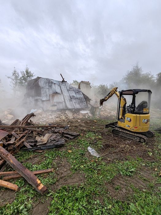 Domolari excavari miniexcavator 2 tone cu picon în tot jud arges