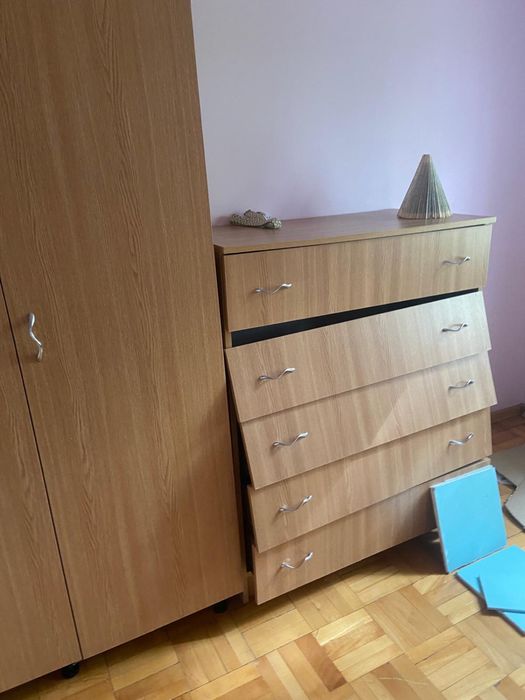 Mobilier dormitor modern - dulap + comoda, stare foarte buna