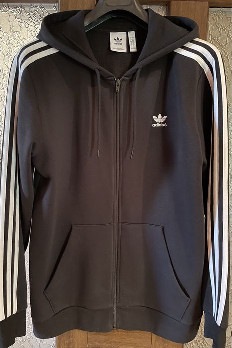 Vand trening Adidas originals negru si gri nou cu eticheta !!!