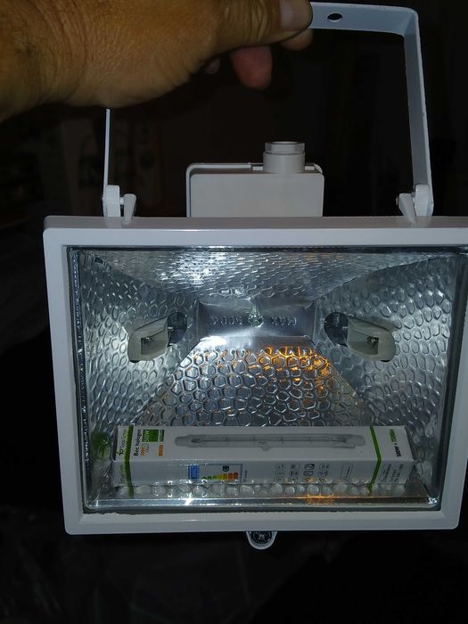 De vanzare proiector 500 w ,nu este led