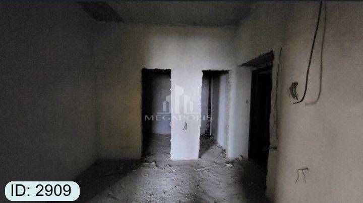 kritiy eski stadion tarafda 2 xonali karobka kvartira sotiladi №2909