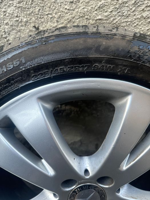 Продавам тези джанти от снимката за w212 без гумите. Джантите са без