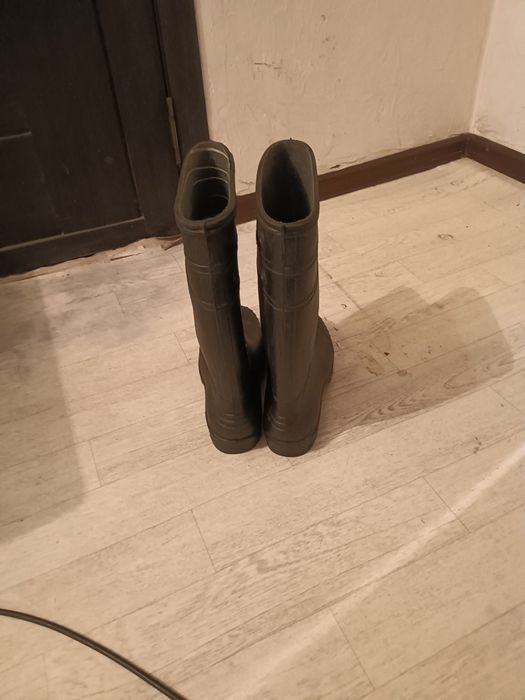 Продам резиновый сапоги размер:43