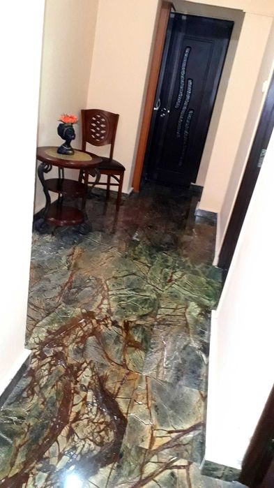 Vand apartament ultracentral, cu 4 camere si dependinte, in Găesti.