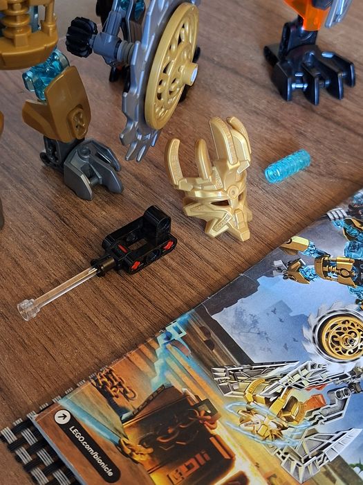 Lego Bionicle Mask Maker vs Skull Grinder 70795 Set