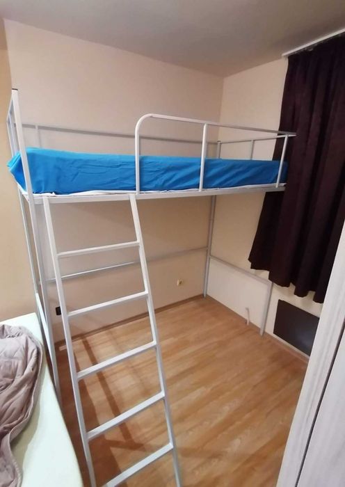 Двуетажно метално легло