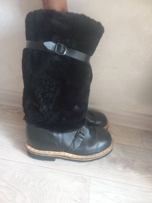 Продам унты новые