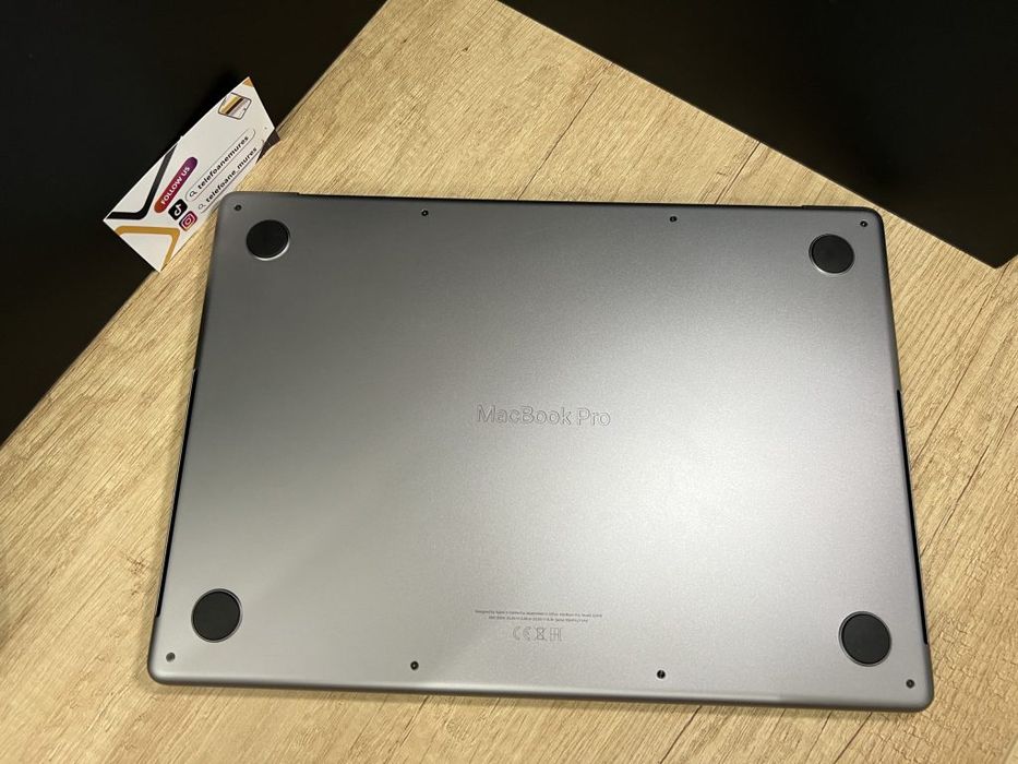 MacBook Pro M3 14" 512Gb 8Gb Ram Space Grey Second-Hand Foarte Bun 2 a