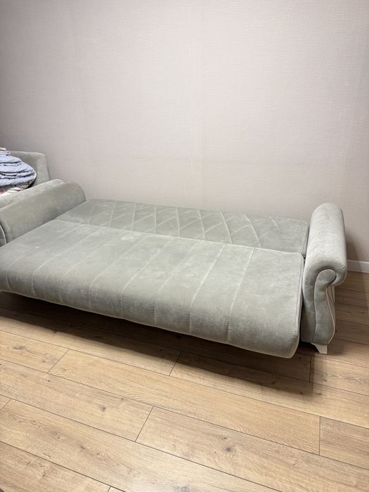 Диван с двумя креслами