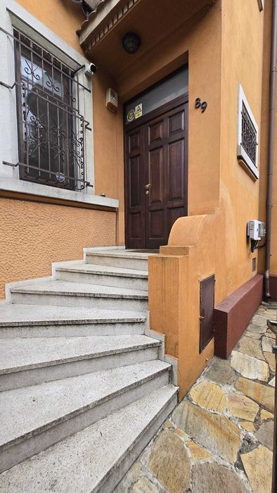 Proprietar, inchiriez vilă interbelică reprezentativă  pentru sediu de birouri sau reședință, stradal, strada Berzei, zonă ultracentrală