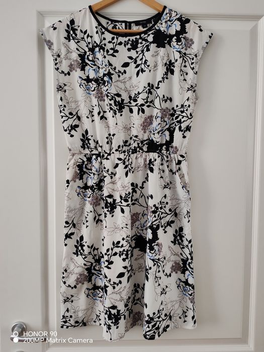 Rochie noua, fără eticheta
