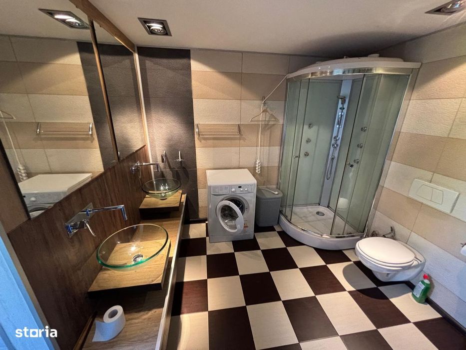 Dau in chirie apartament 3 camere Centru
