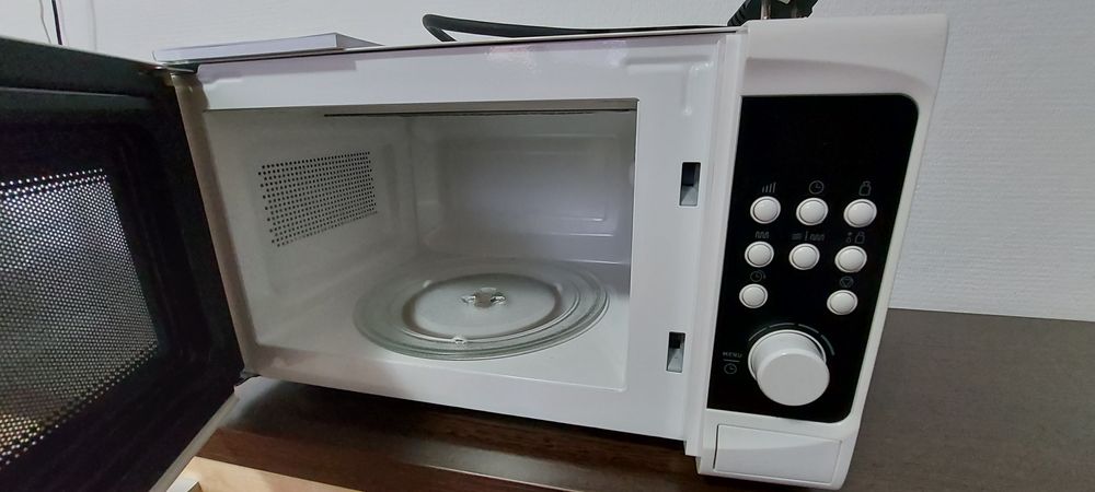 Cuptor microunde HANSA