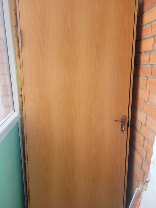 Продам межкомтнатную дверь