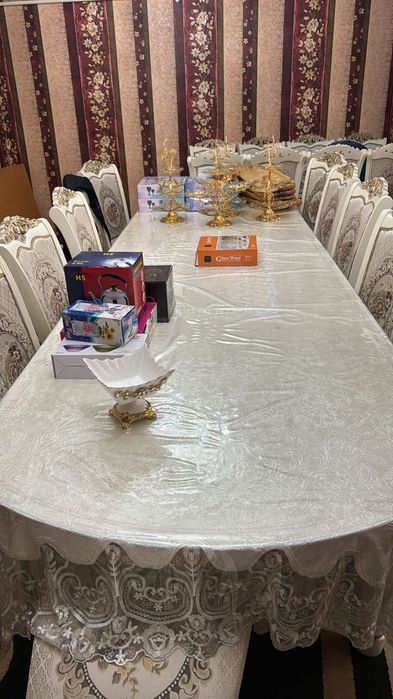 Стол стулья для гостиной