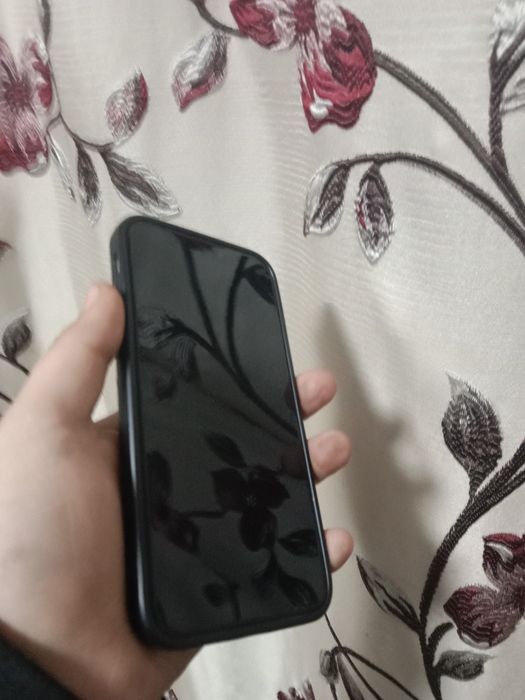 iPhone 11 в хорошем состоянии