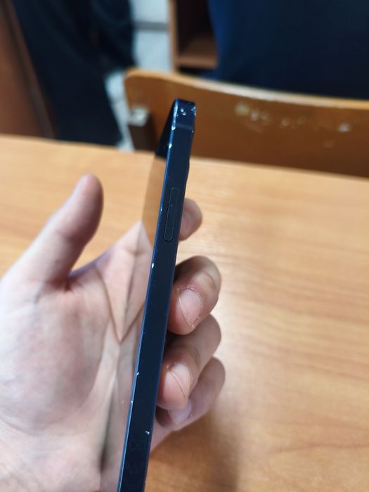 Продам айфон 12.