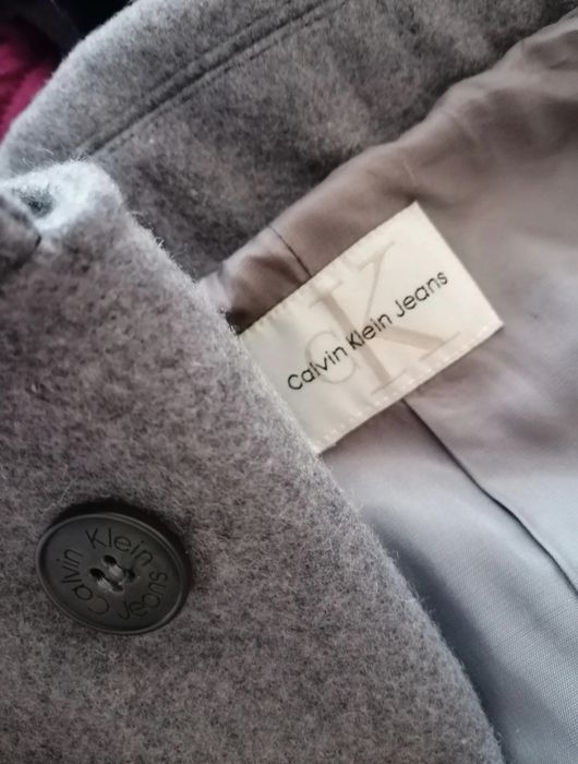 Palton gri Calvin Klein, made in Romania, 80% lana, ca nou