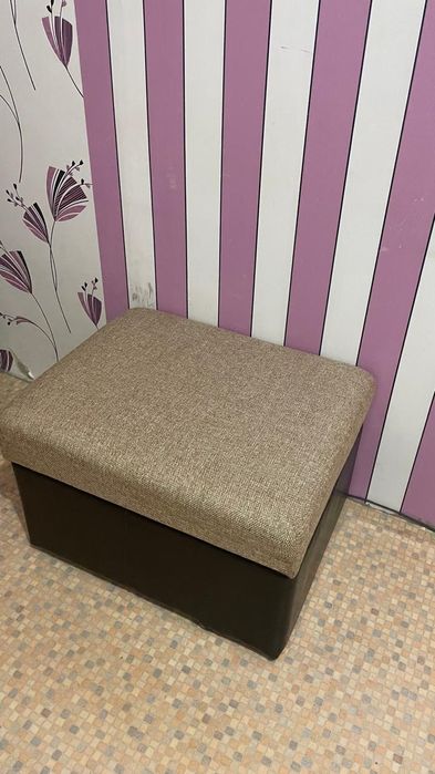 Продам угловой диван и прихожую.