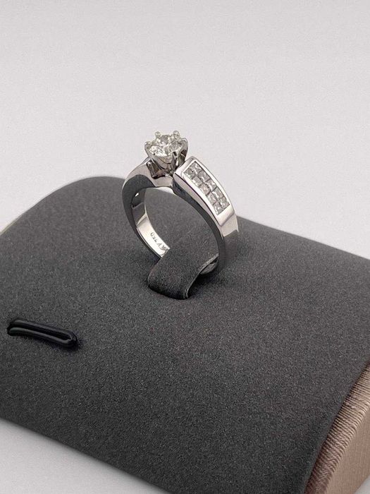 Кольцо с бриллиантом 0,51кт