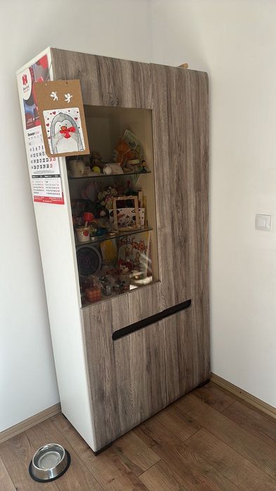 Продава се чисто нов скрин за хол