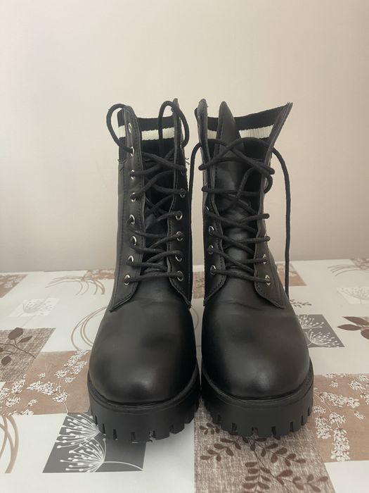 Продавам дамски боти