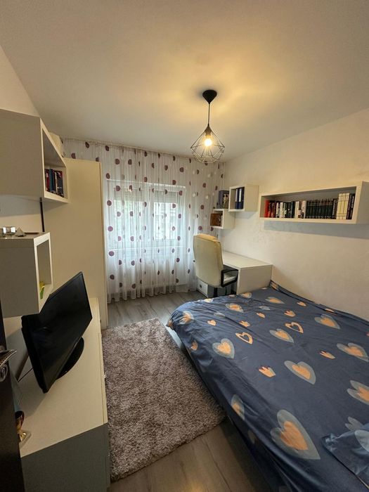 Inchiriez apartament 3 camere in Oradea