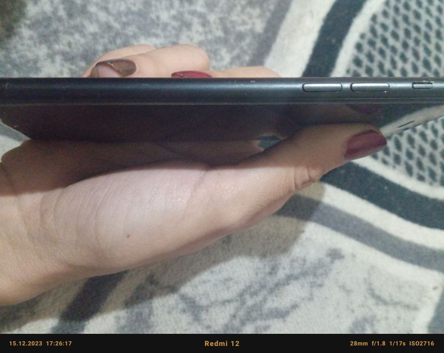 Продавам Iphone 7