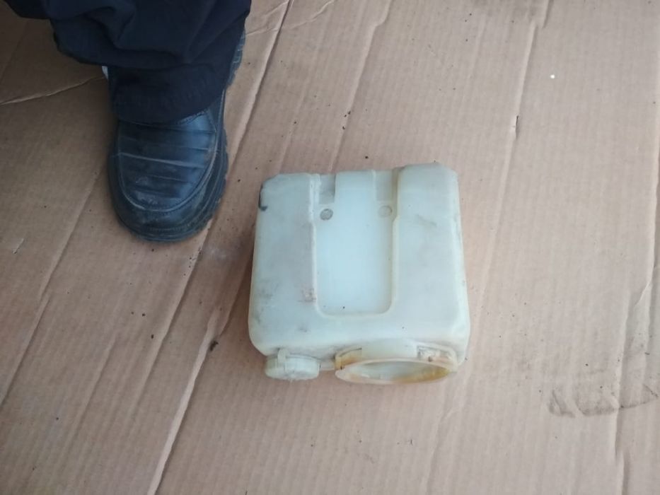 Бачок разширительный на авто.