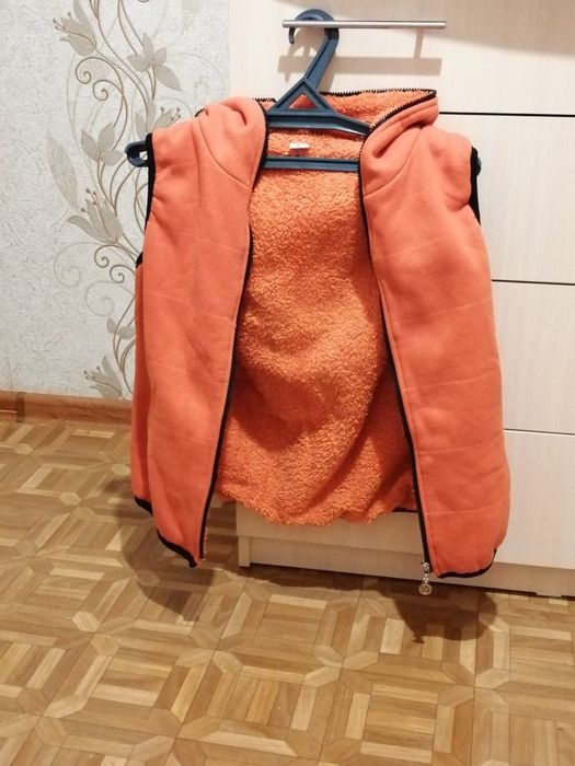 Тёплый жилет для девушек