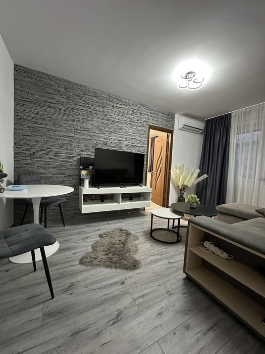 Inchiriez apartament 3 camere Tomis Nord