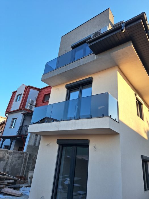 Oferta Balustrada sticla securizata mana curenta sticla