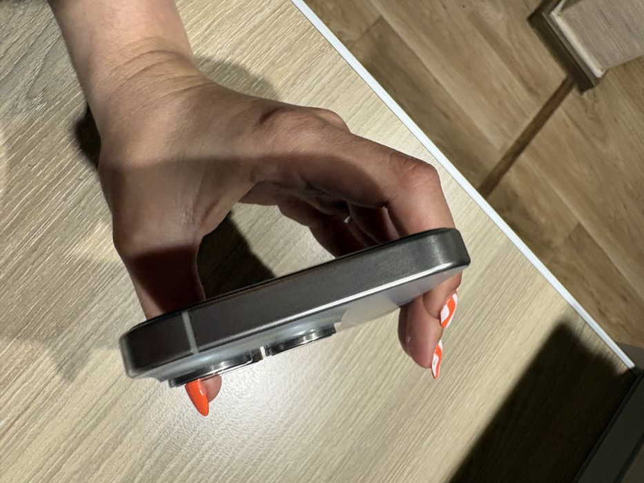 iPhone 15 Pro, 128GB, Natural Titanium, като нов
