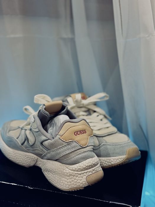 Дамски спортни обувки Guess – размер 39
