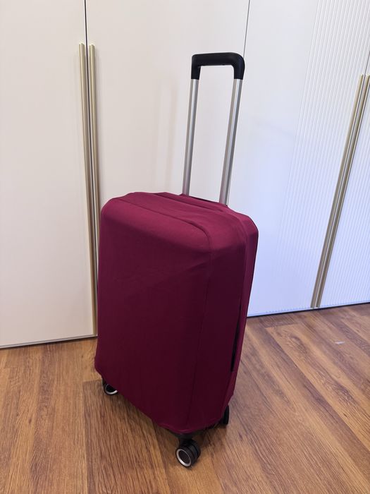 Чемодан  средний размер из полипропилена очень мощный