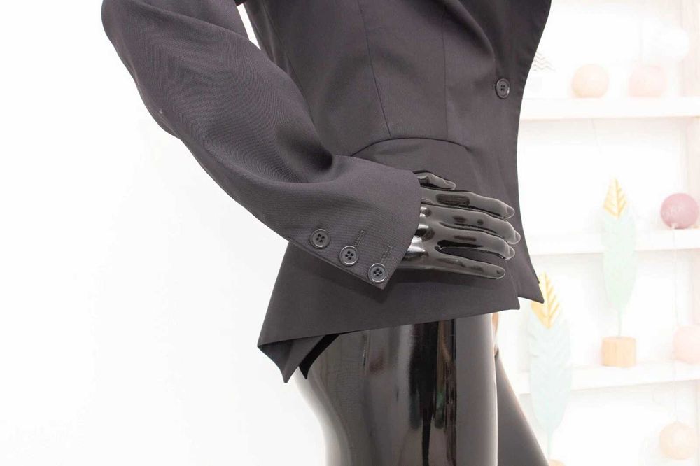 Reiss оригинално дамско сако черно от вълна пеплум S