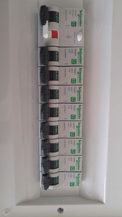 Electrician servicii