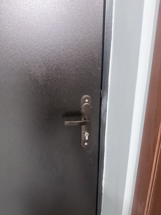 Продам новую входную дверь