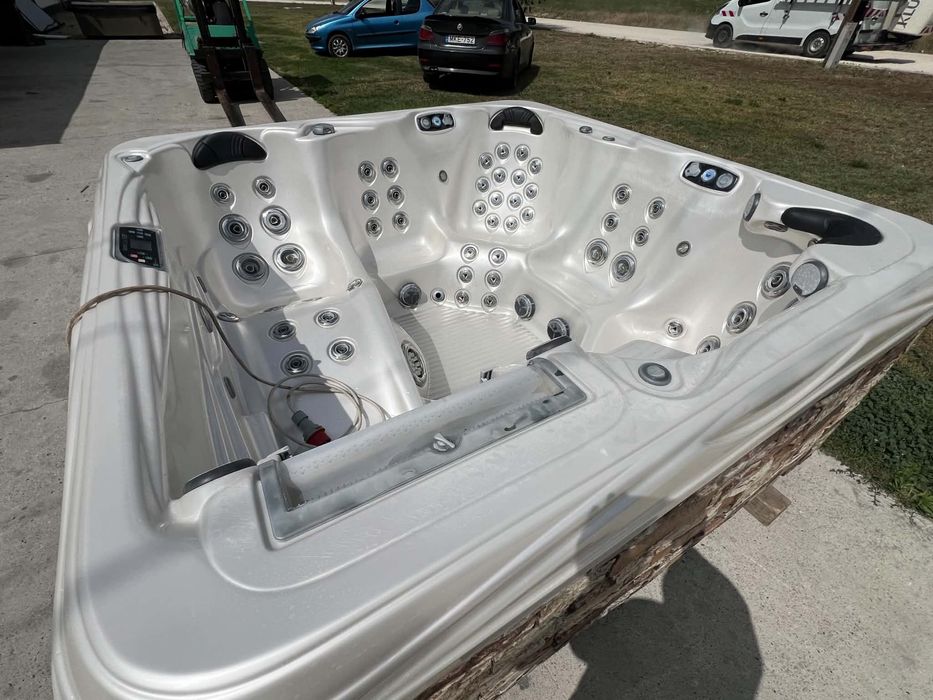 Artesian spas jacuzzi