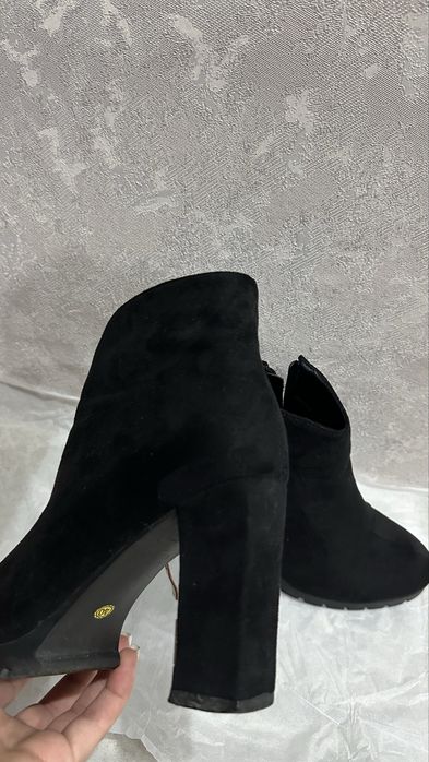 Ботильоны набук в идеальном состоянии