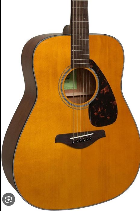 Yamaha acoustic gitara