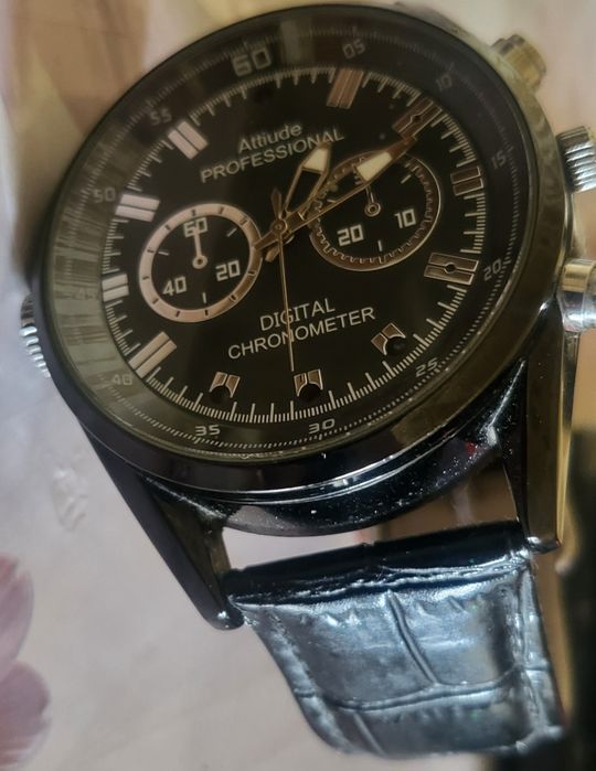 Часы с камерой HD формат