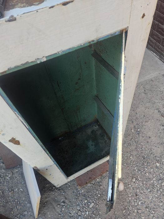 Продам сейф советский