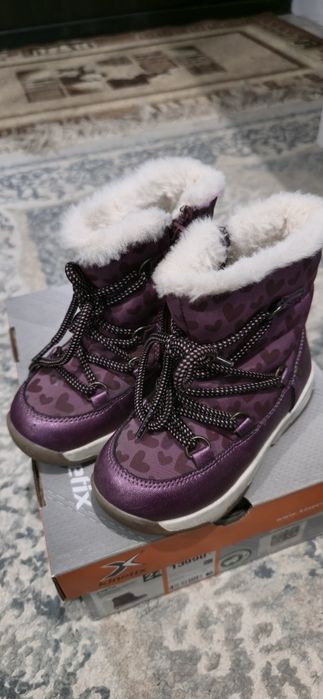 Продам детскую зимнюю обувь