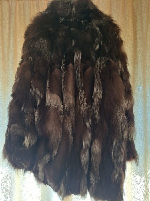 Vând haină de blană (de vulpe)