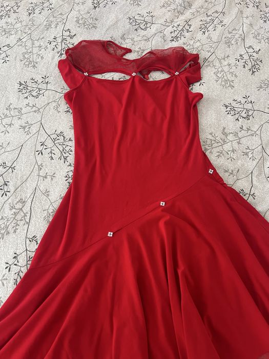 Продается красное платье