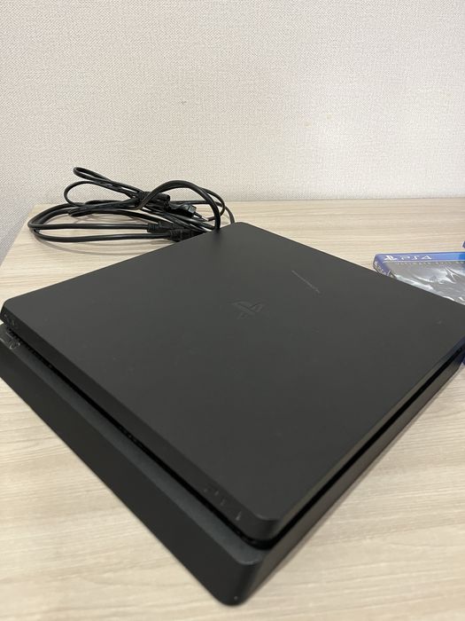 Продам Ps4 с джостиком и играми