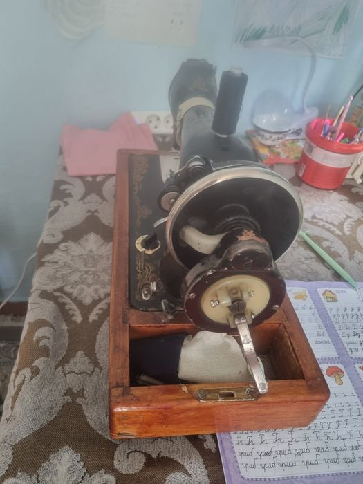 Продам швейную машинку