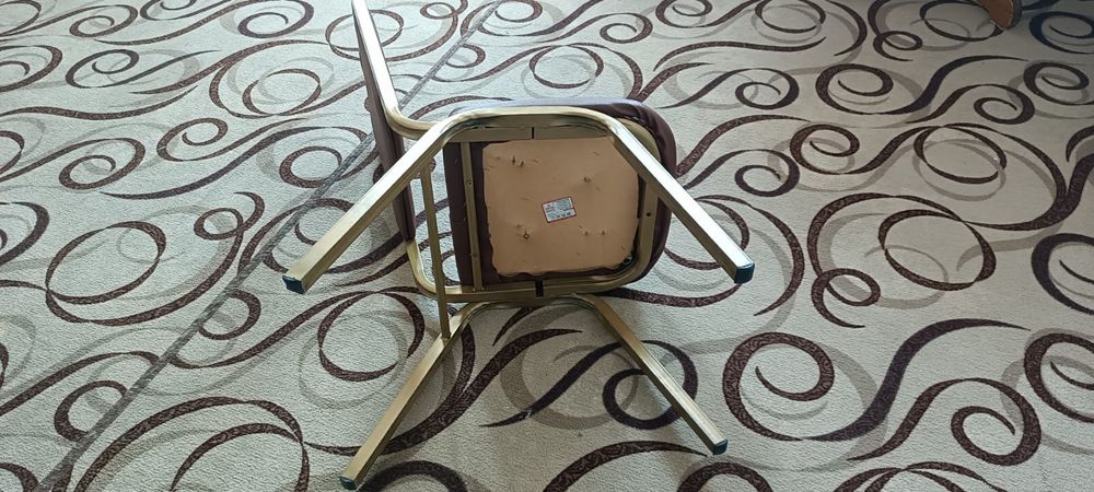 Стулья новые 200 штук